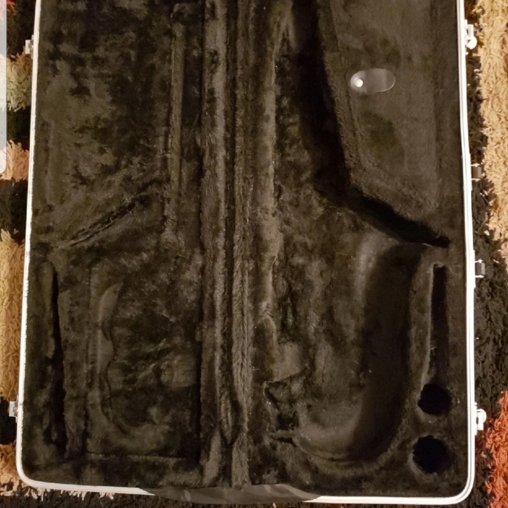 Saxophone - Picture 3 of 6